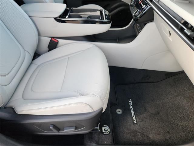 new 2025 Hyundai TUCSON Hybrid car, priced at $39,623