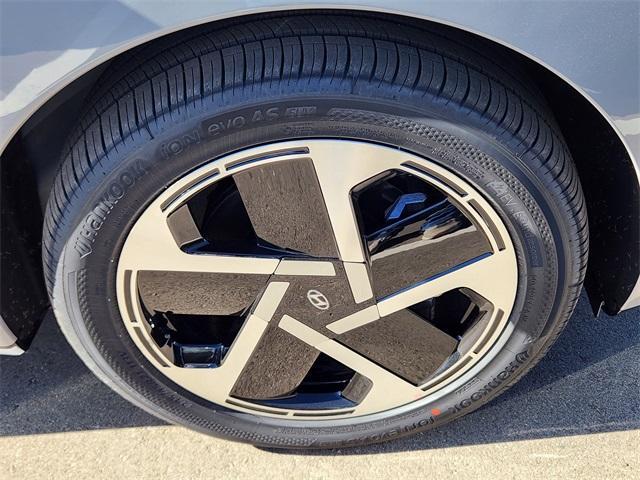 new 2026 Hyundai IONIQ 9 car, priced at $72,965