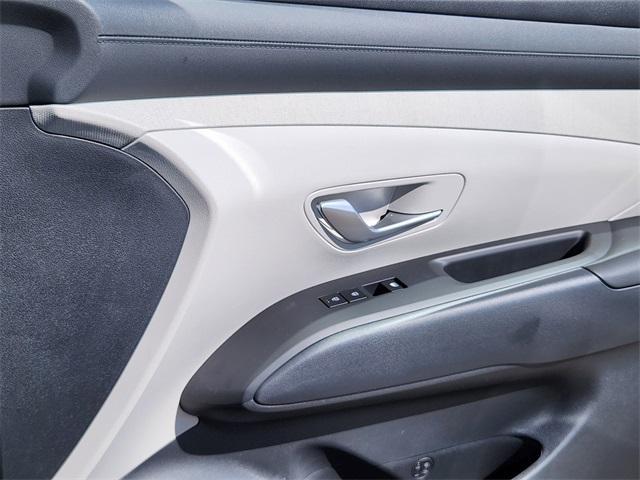 new 2025 Hyundai TUCSON Hybrid car, priced at $36,437