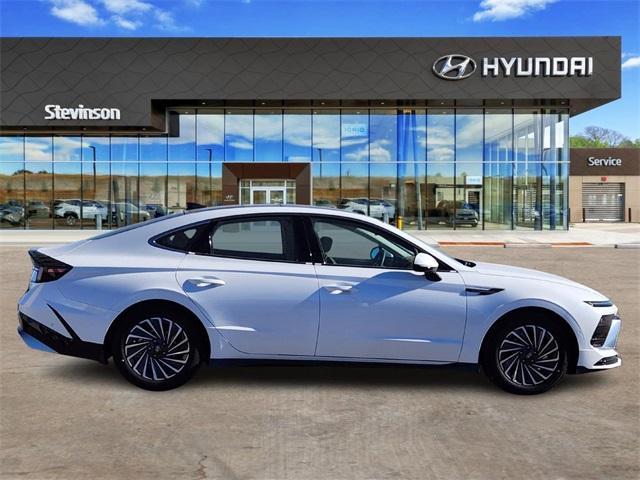 new 2025 Hyundai Sonata Hybrid car, priced at $36,044