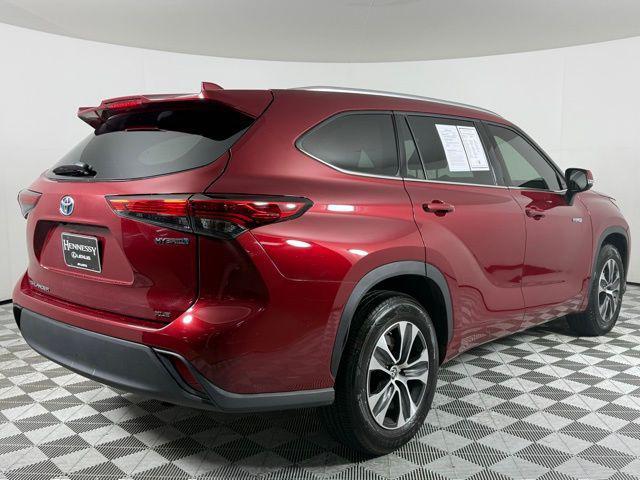 used 2020 Toyota Highlander Hybrid car, priced at $30,490