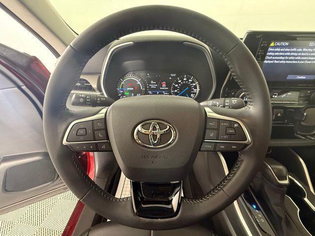used 2020 Toyota Highlander Hybrid car, priced at $30,490