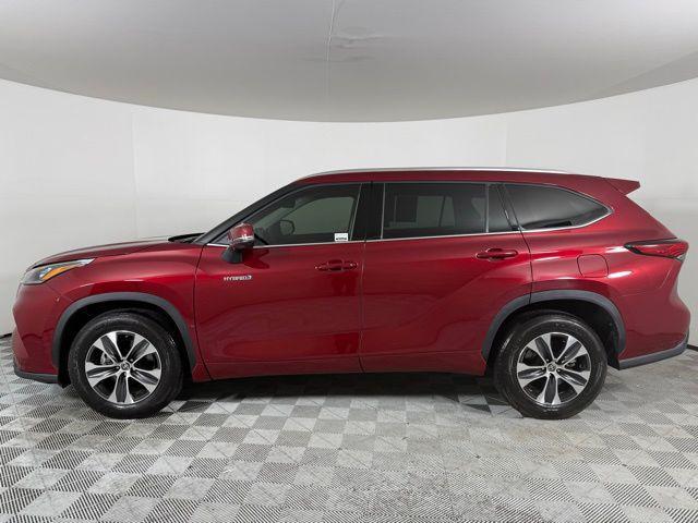 used 2020 Toyota Highlander Hybrid car, priced at $30,490