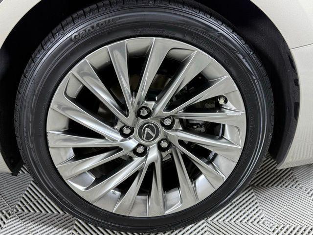 used 2023 Lexus ES 300h car, priced at $39,990
