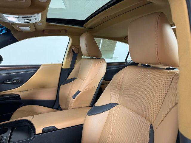 used 2023 Lexus ES 300h car, priced at $39,990