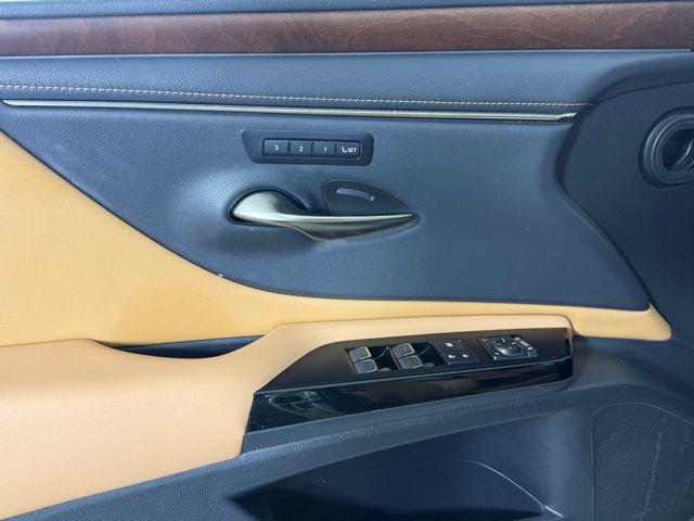 used 2023 Lexus ES 300h car, priced at $39,990
