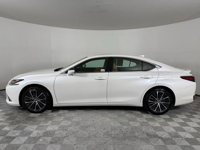 used 2024 Lexus ES 300h car, priced at $44,990