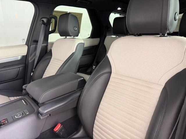 used 2022 Land Rover Discovery car, priced at $30,490