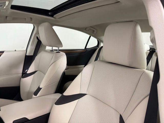 new 2025 Lexus ES 350 car, priced at $48,464