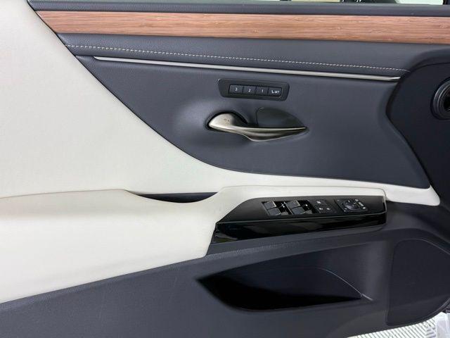 new 2025 Lexus ES 350 car, priced at $48,464