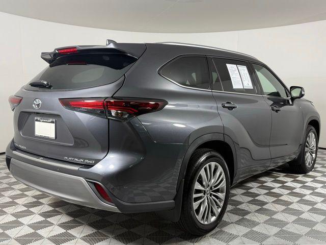 used 2025 Toyota Highlander car, priced at $53,990