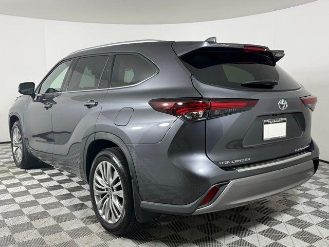 used 2025 Toyota Highlander car, priced at $53,990