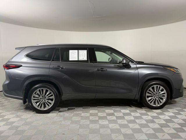 used 2025 Toyota Highlander car, priced at $53,990