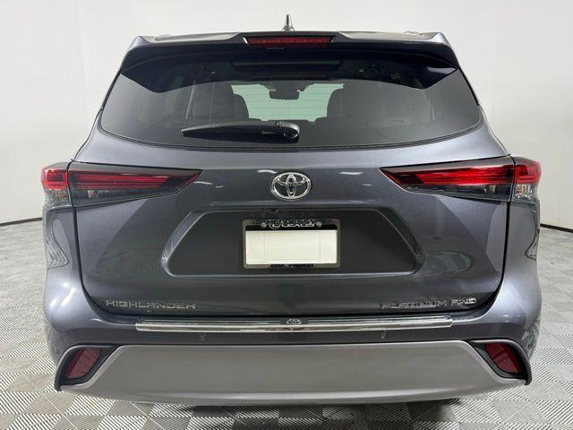 used 2025 Toyota Highlander car, priced at $53,990