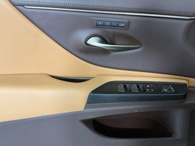 used 2021 Lexus ES 300h car, priced at $33,490