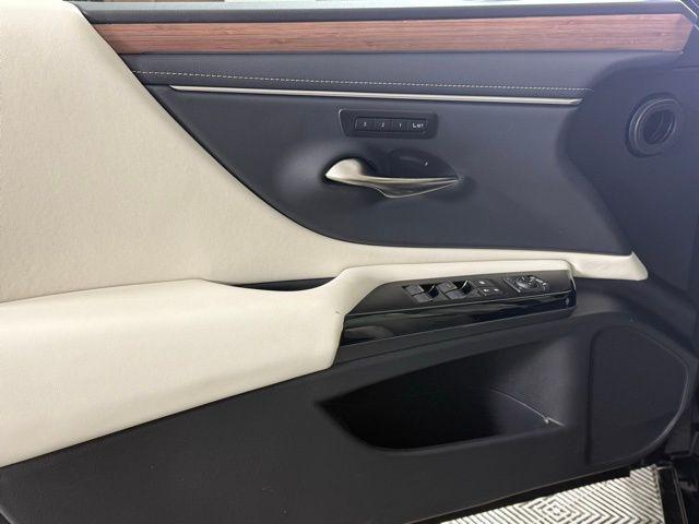 new 2025 Lexus ES 300h car, priced at $50,624