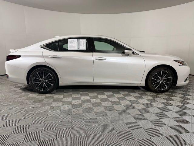 used 2025 Lexus ES 300h car, priced at $44,990