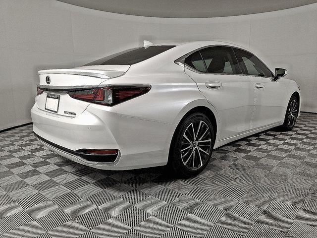 new 2025 Lexus ES 300h car, priced at $51,344