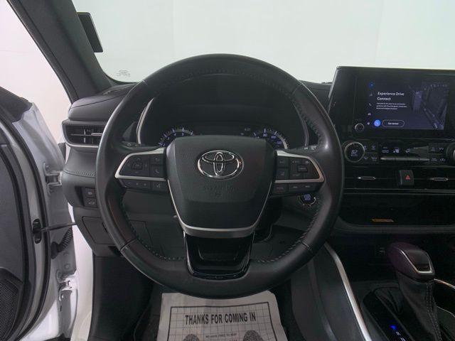 used 2023 Toyota Highlander car, priced at $39,990