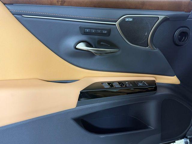 new 2025 Lexus ES 350 car, priced at $56,249