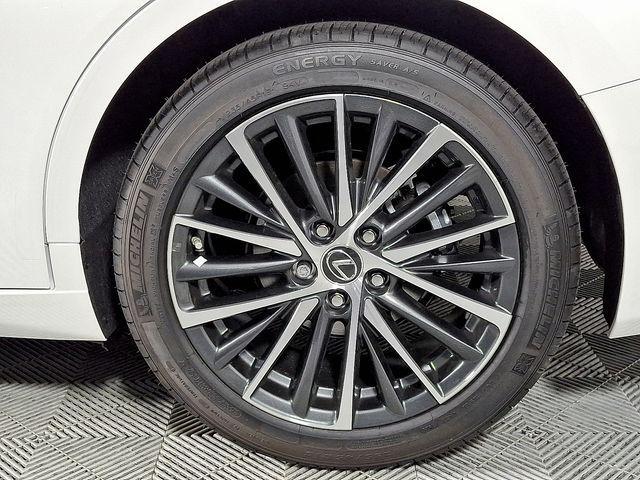 new 2025 Lexus ES 300h car, priced at $50,824