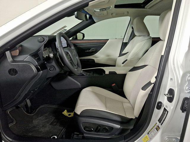 new 2025 Lexus ES 300h car, priced at $50,824