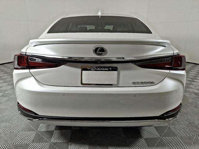 new 2025 Lexus ES 300h car, priced at $50,824