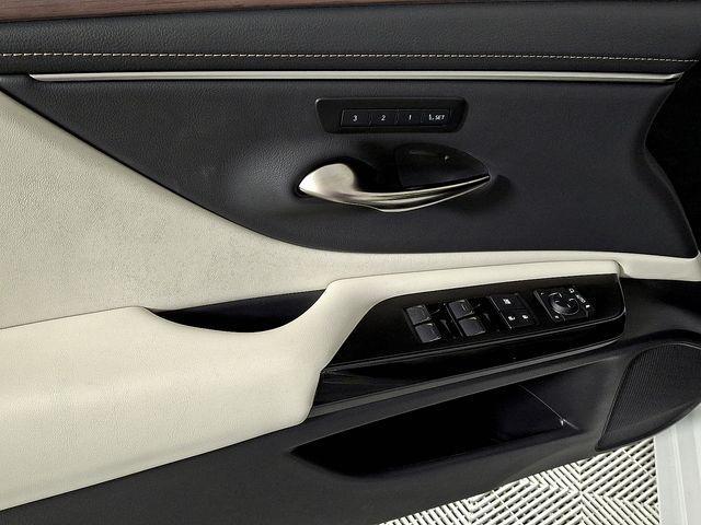 new 2025 Lexus ES 300h car, priced at $50,824