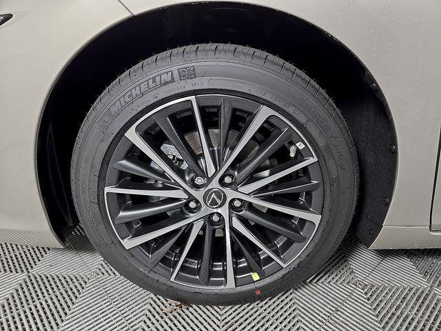 new 2025 Lexus ES 350 car, priced at $49,924