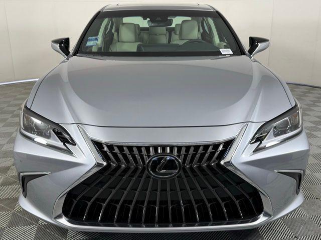 new 2025 Lexus ES 300h car, priced at $51,124