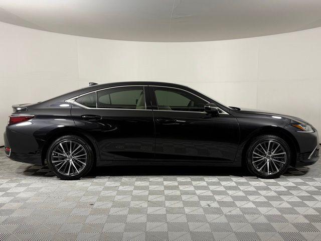 new 2025 Lexus ES 300h car, priced at $50,844