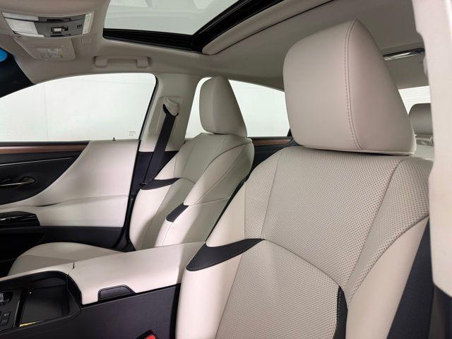 new 2025 Lexus ES 300h car, priced at $50,844