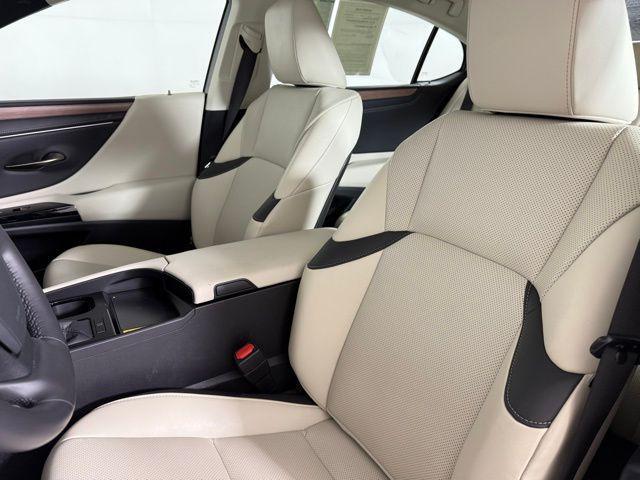 used 2025 Lexus ES 350 car, priced at $45,990