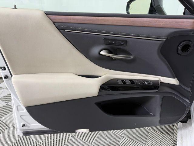 used 2025 Lexus ES 350 car, priced at $45,990
