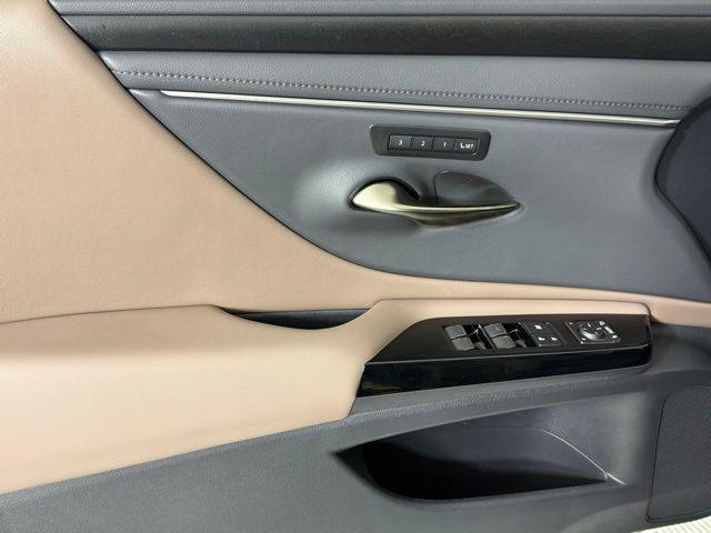 new 2025 Lexus ES 350 car, priced at $48,464