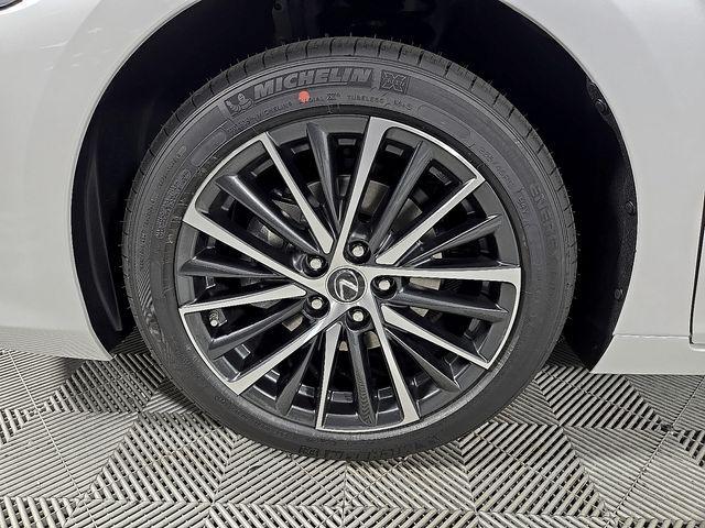 new 2025 Lexus ES 350 car, priced at $47,935