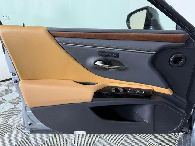 used 2025 Lexus ES 350 car, priced at $44,990