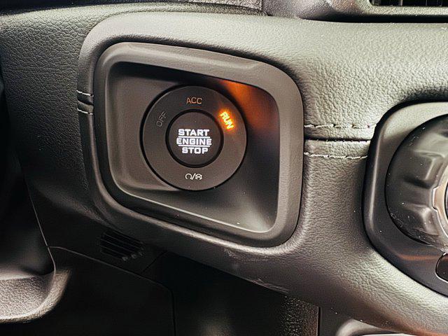 new 2025 Jeep Gladiator car, priced at $52,575