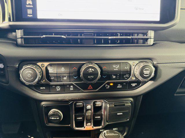 new 2025 Jeep Gladiator car, priced at $52,575