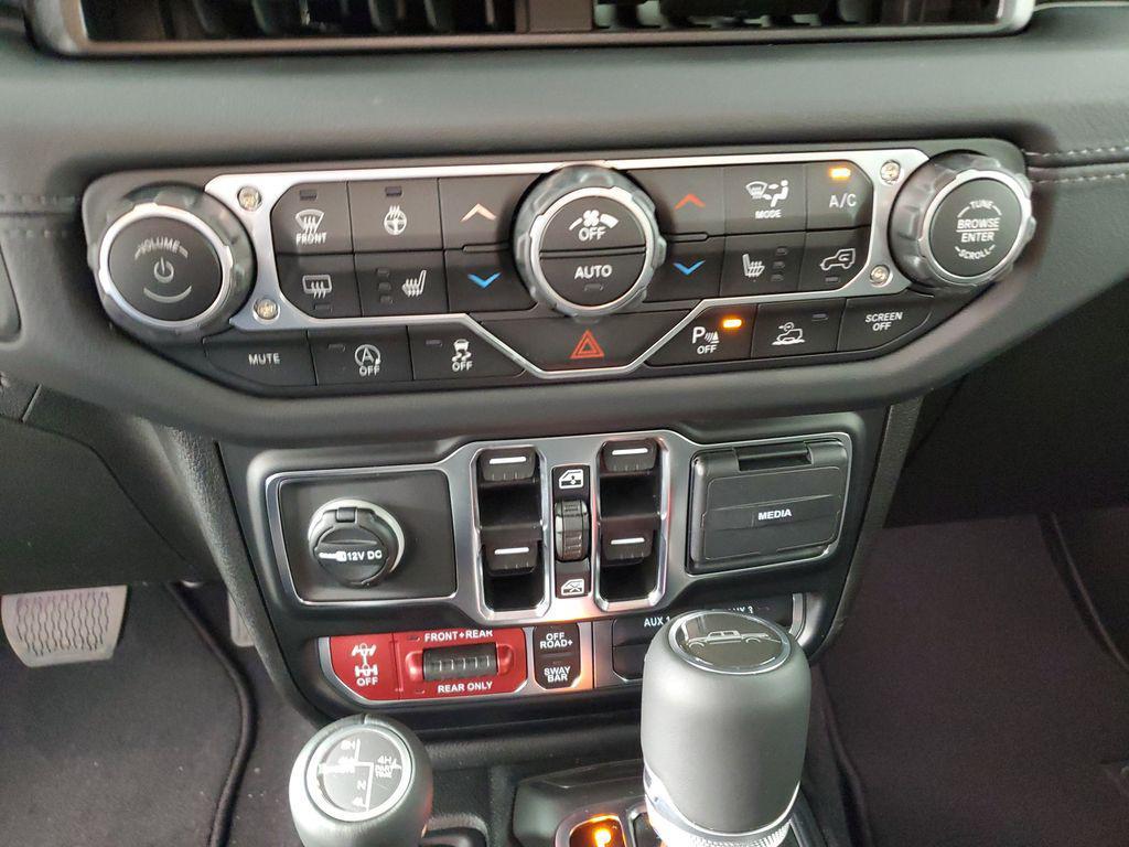 new 2025 Jeep Gladiator car, priced at $55,900