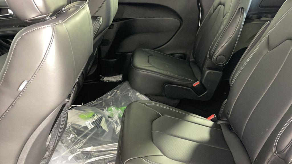 new 2025 Chrysler Pacifica car, priced at $39,950