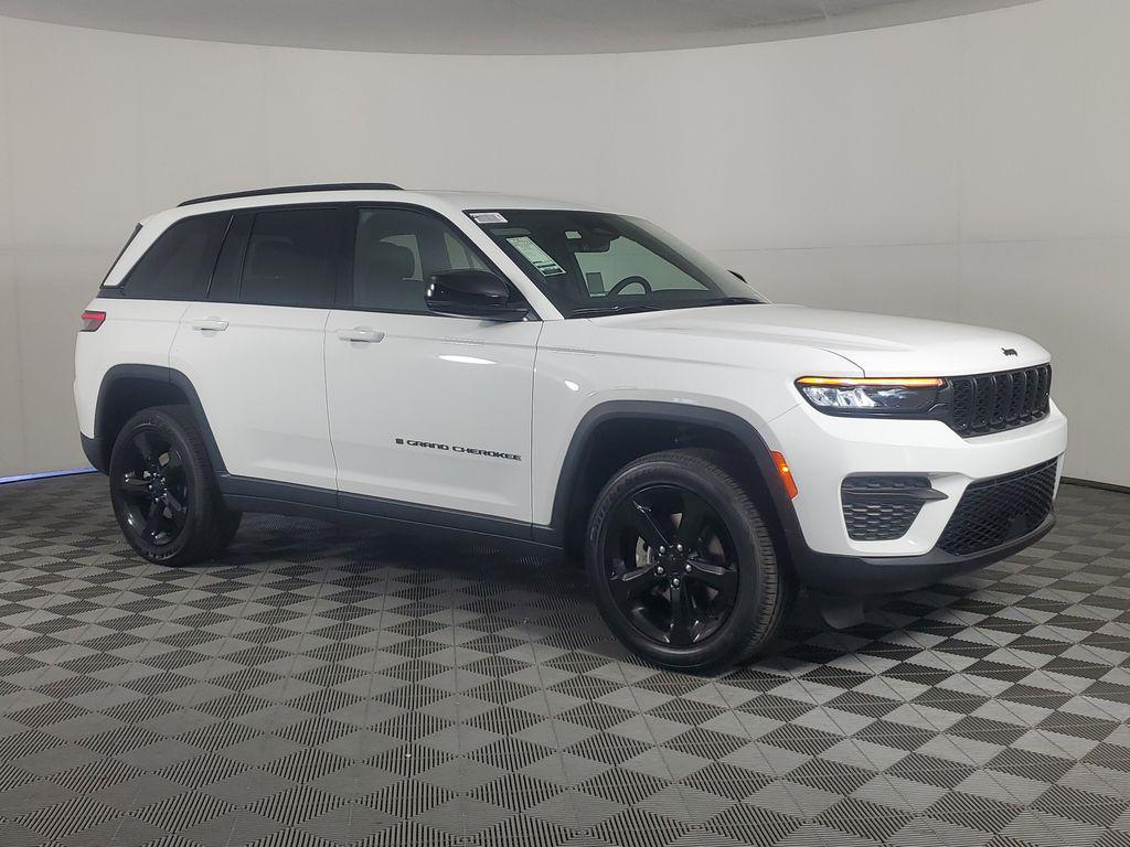 new 2025 Jeep Grand Cherokee car, priced at $42,750