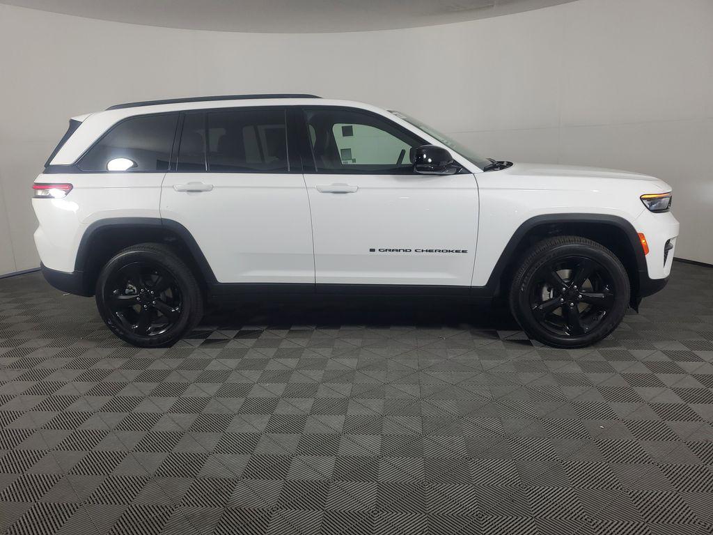new 2025 Jeep Grand Cherokee car, priced at $42,750