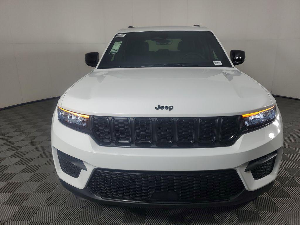 new 2025 Jeep Grand Cherokee car, priced at $42,750