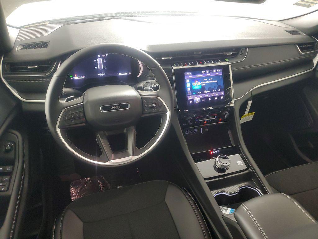 new 2025 Jeep Grand Cherokee car, priced at $42,750