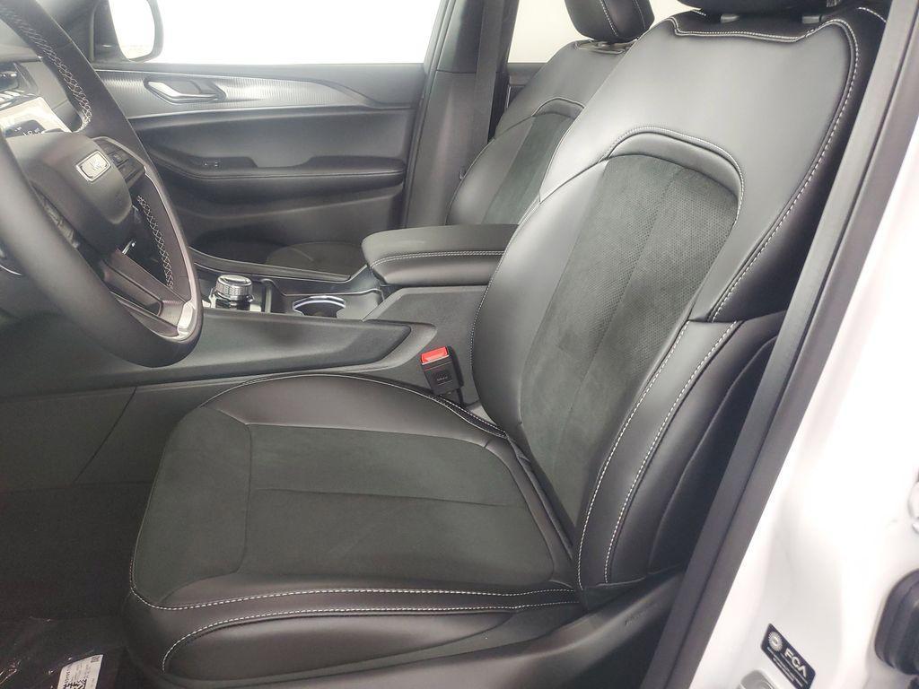 new 2025 Jeep Grand Cherokee car, priced at $42,750