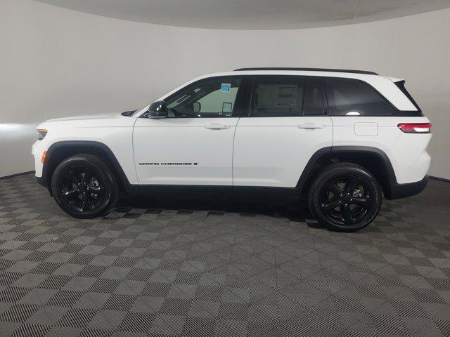 new 2025 Jeep Grand Cherokee car, priced at $47,780