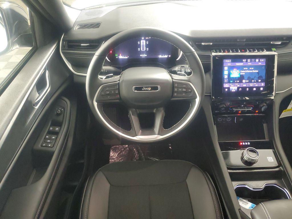 new 2025 Jeep Grand Cherokee car, priced at $42,750