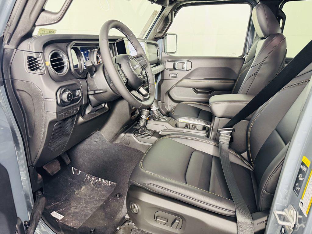 new 2025 Jeep Gladiator car, priced at $45,950