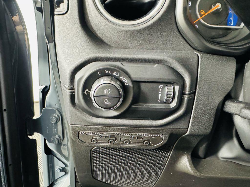 new 2025 Jeep Gladiator car, priced at $45,950